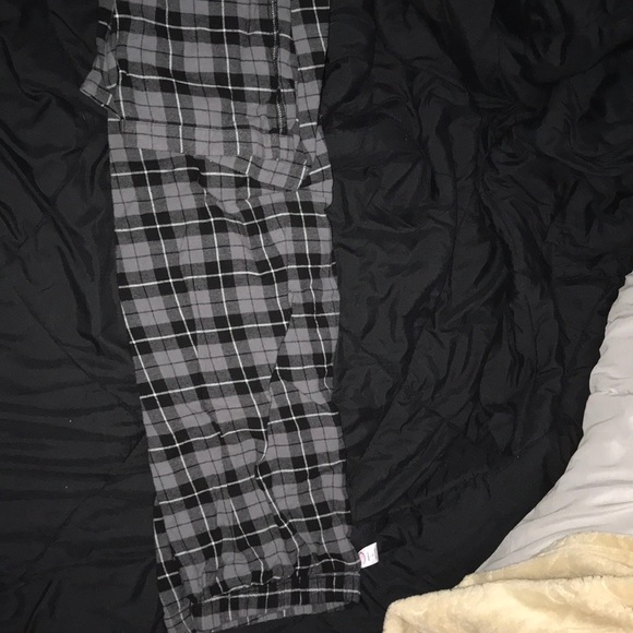 green and black plaid pajama set - Picture 2 of 4